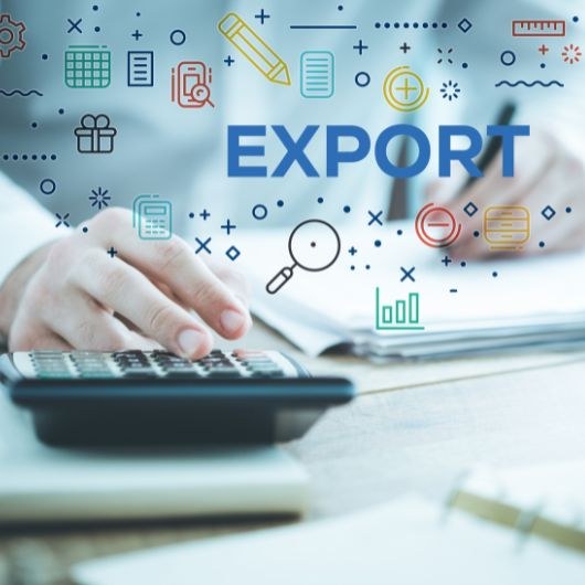 Scrivania con calcolatrice e icone di export per consulenza internazionale a Treviso